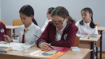 "Я знакомлю детей с творчеством Абая, они пишут картины. Это настоящее волшебство". Какая школа в Алматы самая креативная