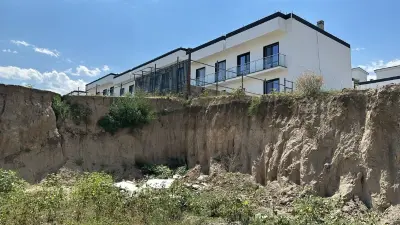 Заплатили 1,3 млрд тенге и остались без жилья. В Алматы разгорается новый скандал с дольщиками
