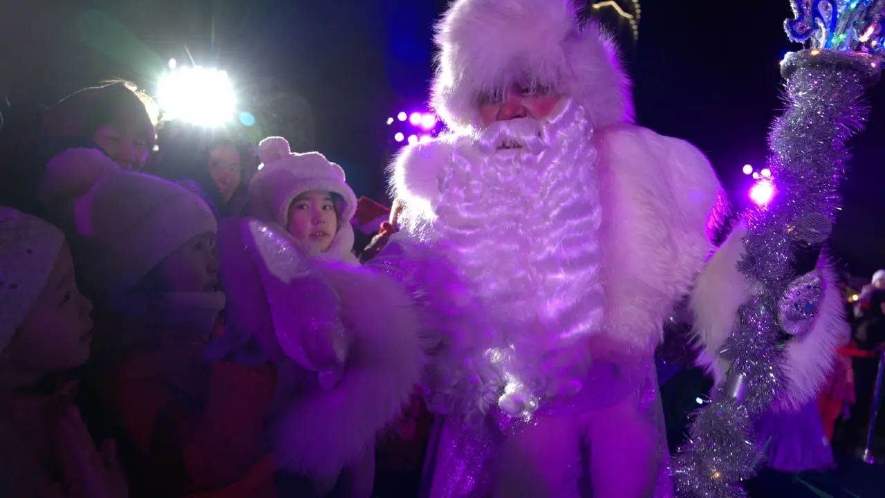 "Дед Мороз, забери нашего папу!" Нужно ли писать новогодние письма и что говорят об этом психологи