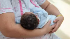 Новорождённого ребёнка нашли в мусоре в Жамбылской области. Полиция завела уголовное дело