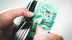 Некоторым казахстанцам снимут аресты со счетов