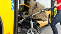 В Астане наказали водителя автобуса, зажавшего в дверях коляску с ребёнком