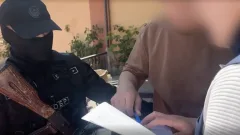 25 млн тенге за защиту от проверок: лжесотрудника ДЭР задержали в Шымкенте