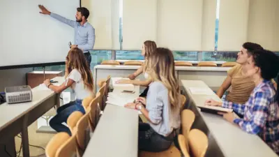 "Преподаватели колледжей получают меньше, чем учителя школ, за равный труд". Депутат указал на отток кадров