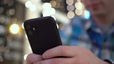 Разрешить использовать смартфоны осуждённым из колоний-поселений предлагает МВД