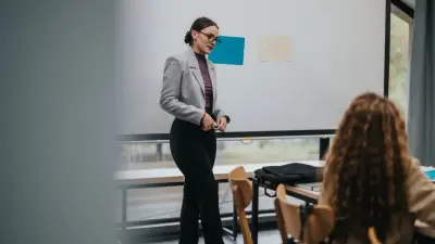 Бывшие полицейские и судьи смогут преподавать право в школах Казахстана