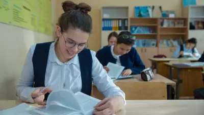 Токаев: Стоит ли держать в школах 18-летних подростков?