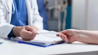 "Одного избили на рабочем месте, другого – на вызове". Мажилис принял в работу законопроект о защите медиков