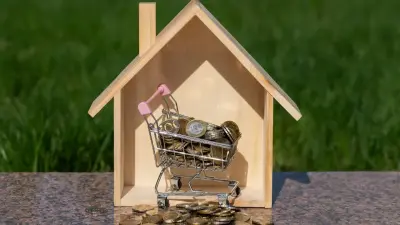 Казахстанцы стали меньше использовать пенсионные для погашения ипотеки из-за новых правил