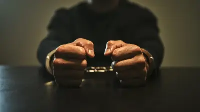 Осуждённому за пытки полицейскому в Алматы увеличили срок лишения свободы