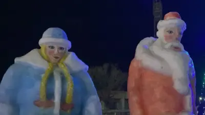 Фигуры Деда Мороза и Снегурочки демонтируют в Степногорске из-за критики горожан