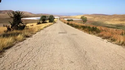 "Быстро приходят в негодность". Как решат проблему с некачественными подъездными дорогами к сёлам в Казахстане