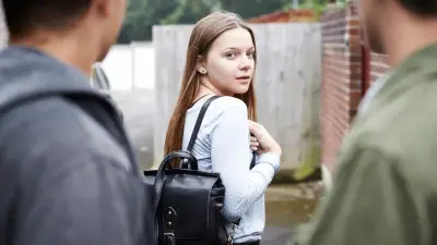 Как распознать сталкинг и куда обращаться пострадавшим, рассказали в Генпрокуратуре