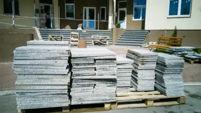 Строят ЖК, а про школы забывают: политолог предложил наказывать застройщиков, которые не держат обещания