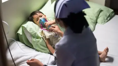 В детской больнице Шымкента не хватает коек из-за наплыва пациентов