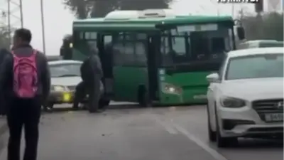 Дорога на участке строительства ЛРТ просела после дождя и вызвала пробку в Алматы