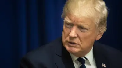 Трамп объявил об увольнении члена правления ФРС Лизы Кук, но она отказалась покидать пост