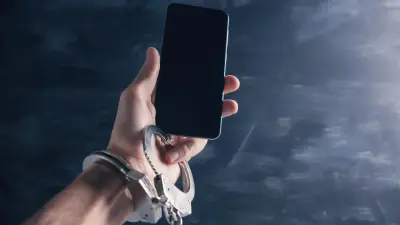 Смартфоны для осуждённых из колоний-поселений: МВД объяснило, зачем это нужно