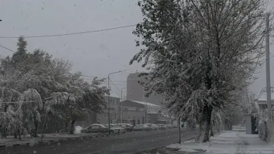 Дорожные аварии и поваленные деревья: первый снег выпал в некоторых регионах Казахстана