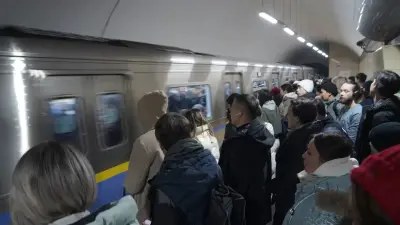 Новые турникеты привели к очередям в метро Алматы