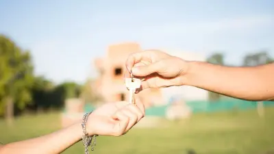 Улучшить систему выдачи жилья детям-сиротам в Казахстане призвал сенатор