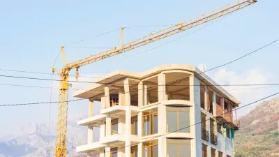 Каркас одного здания вместо шести башен ЖК: 1 млрд тенге лишились дольщики в Абайской области