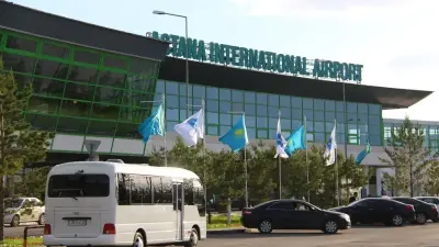 Двух агрессивных пассажиров сняли с рейса в аэропорту Астаны