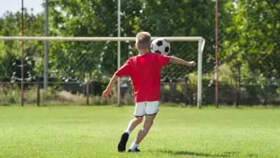 100 современных футбольных полей построят в школах Казахстана