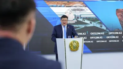 "Каждый день столько людей приходят фотографироваться". Уали о снимке с фигурантом дела Алиби