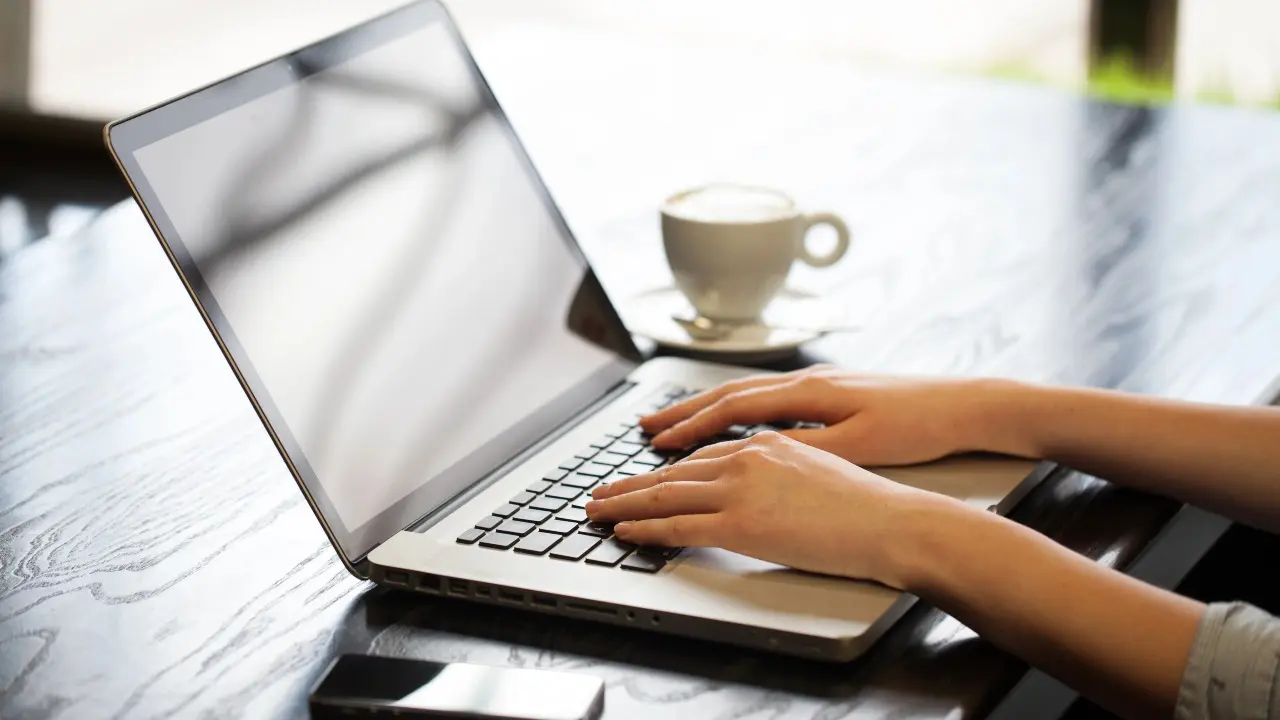 От самозанятых не принимали соцплатежи: как решат проблему, объяснили в Минфине