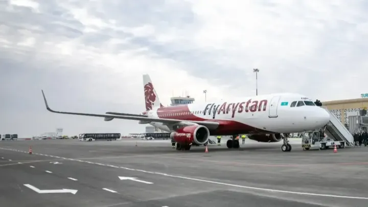 Экс-сотрудников FlyArystan приговорили к лишению свободы за хищение средств