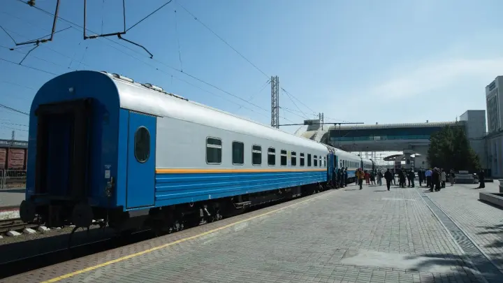 Запущенный на лето поезд между Астаной и Аркалыком продолжит курсировать до конца года