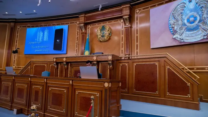 Кто из бывших депутатов мажилиса и сената вошёл в состав Курултая