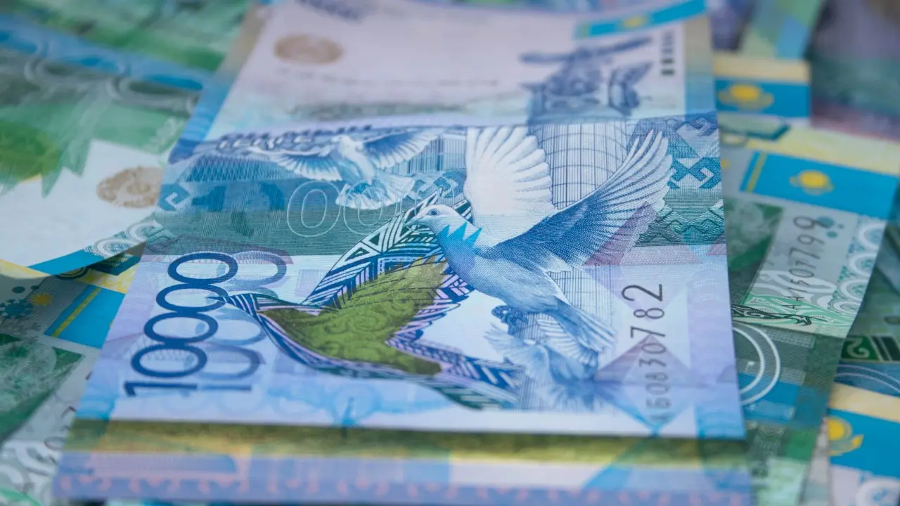 Казахстанцы зарабатывают всё больше на депозитах в тенге: доходы в сентябре выросли до 14,4%