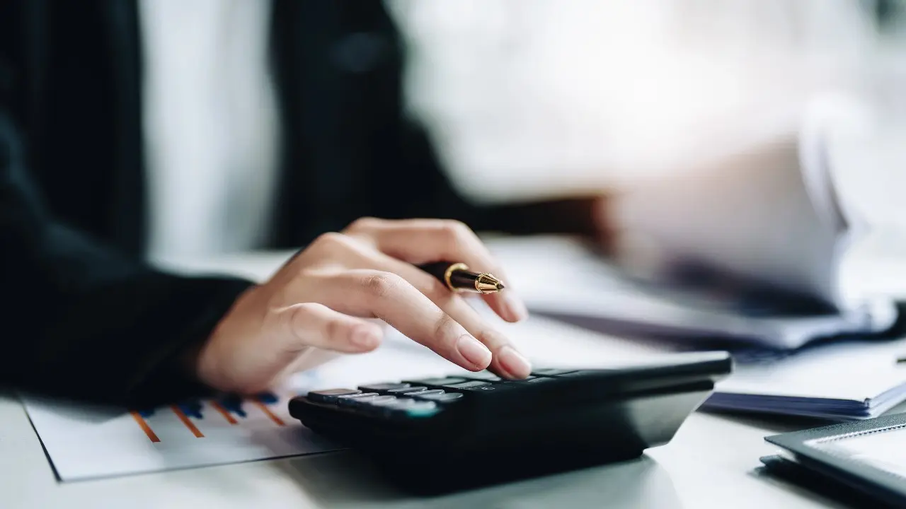 "Налоговая амнистия": кому из казахстанцев спишут штрафы и пени