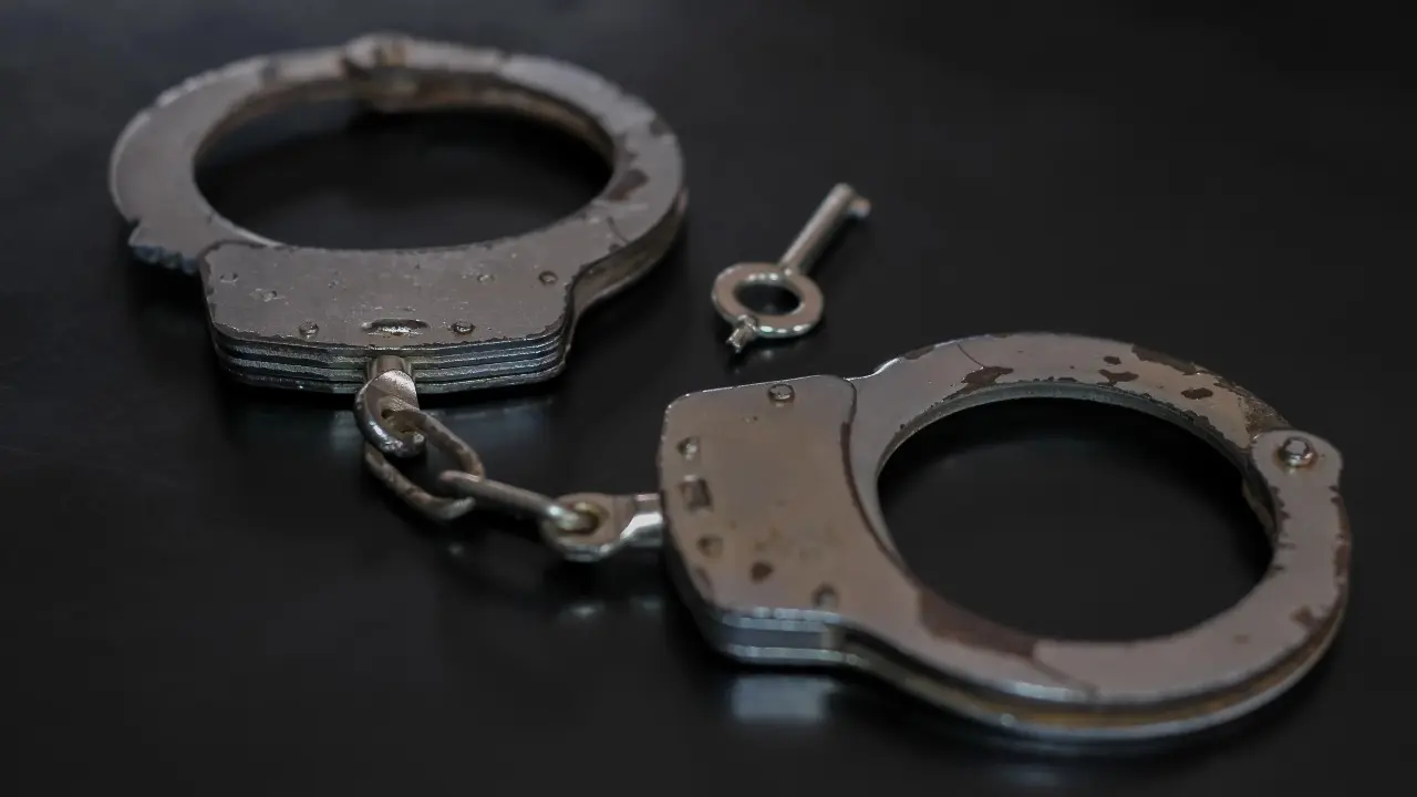 Love Айку суд освободил под пробационный контроль