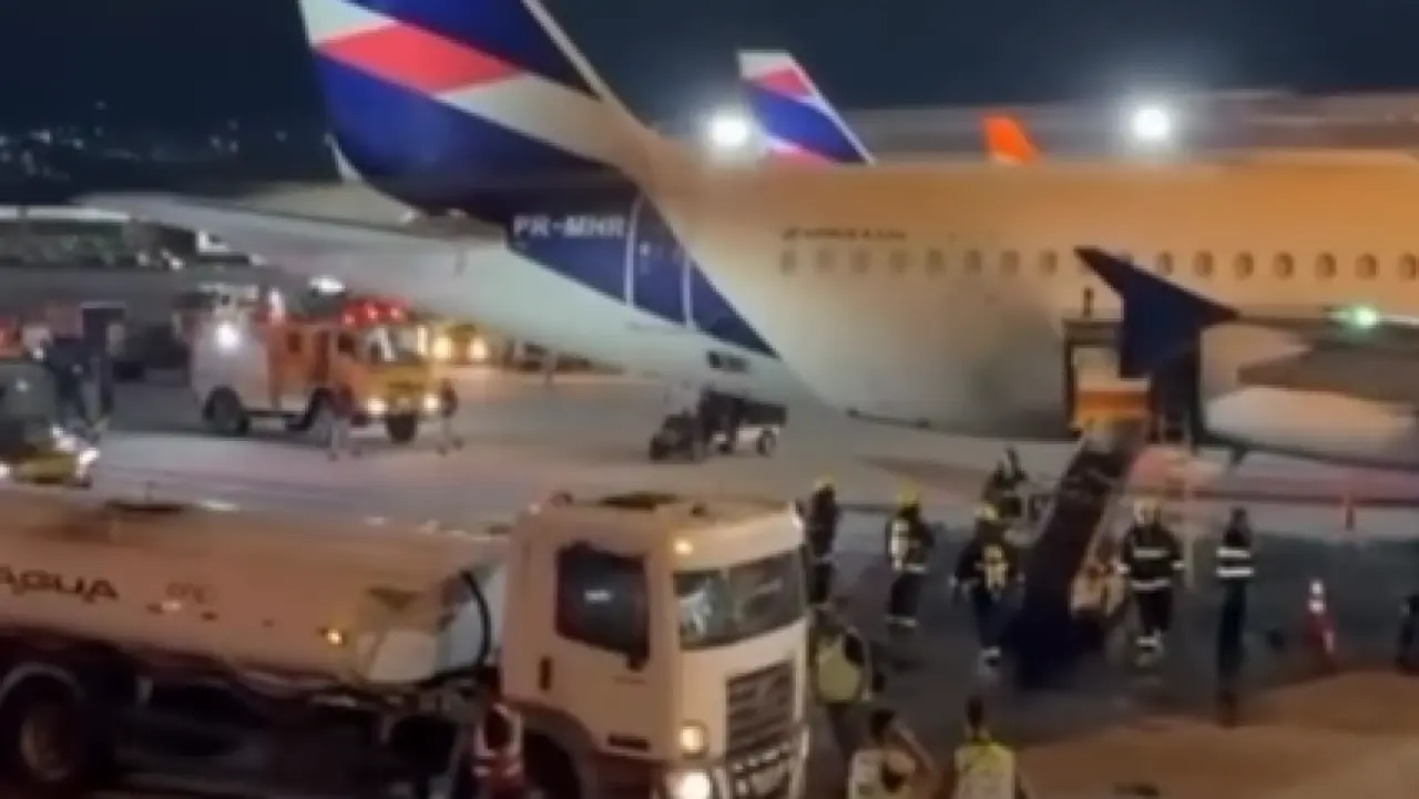 Самолёт с пассажирами на борту загорелся в Бразилии