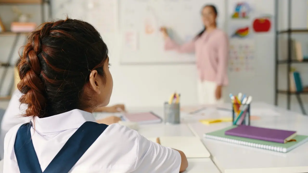 Большая нагрузка в школах Казахстана: министр назвала предметы, которые могут объединить