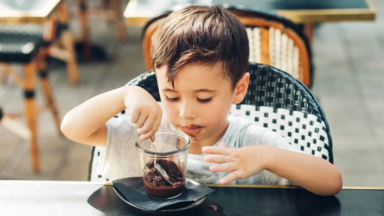 Казахстанцы стали значительно реже покупать сладости – аналитики