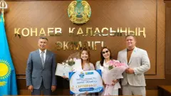 Аким города Конаева встретился с победительницей конкурса "Славянский базар" Акерке Амалят
