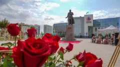 В Туркестане почтили наследие Абая и подарили молодёжи роман "Путь Абая"