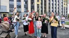 Аким Алматы Дархан Сатыбалды вручил ключи от квартир новосёлам