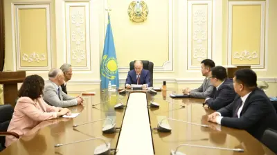 БҚО әкімі еңбек ардагері Асқар Атаевқа құрмет көрсетті