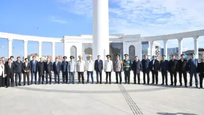 Атырауда Республика күніне орай Мемлекеттік Ту көтеру рәсіміне 600-ден аса тұрғын қатысты