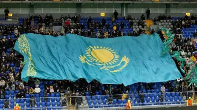 Масштабную патриотическую акцию в поддержку конституционных реформ провели во время футбольного матча в Астане