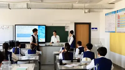 В Туркестане школьники отказались от использования мобильных телефонов на уроках