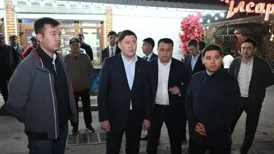 Заместитель акима Алматы Алмасхан Сматлаев проверил проблемные участки после ливня