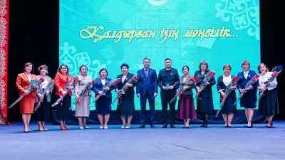 В Атырау наградили лучших работников сферы образования