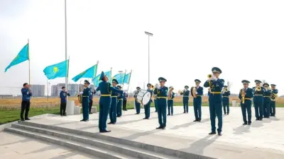 В Шымкенте в честь Дня Республики торжественно подняли Государственный флаг