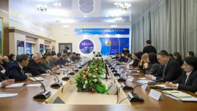 Аким ВКО провёл встречи с педагогами и представителями бизнеса: в центре внимания – проект новой Конституции